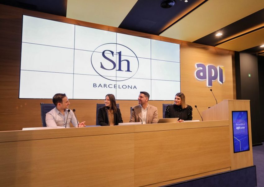 El equipo de ShBarcelona departiendo en el Apialia Center